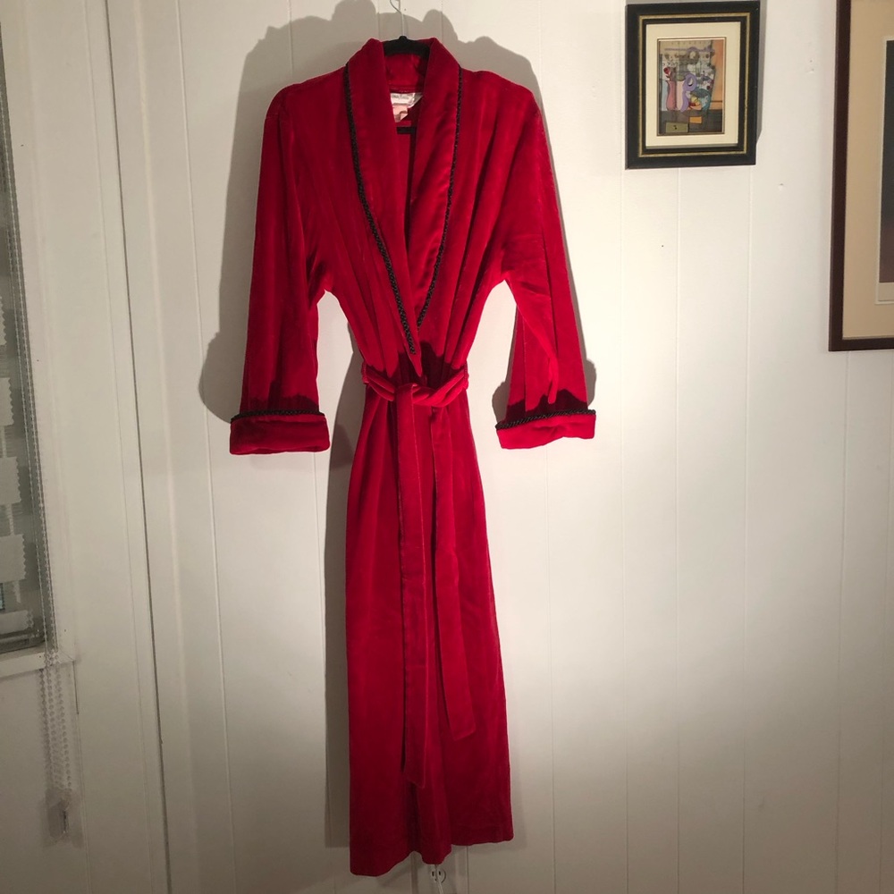 Diamond Tea Neiman Marcus Vintage Velvet Red Robe with Black Trim PT